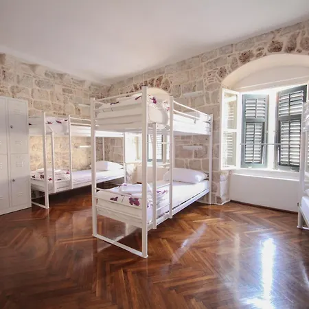 Hostel Angelina Old Town *